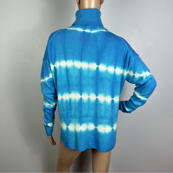 CINQ A SEPT BLUE TIE-DYE TURTLENECK SWEATER - Picture 8 of 10